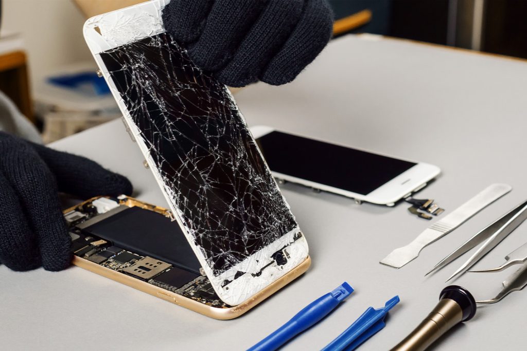 technician replacing a cracked phone screen