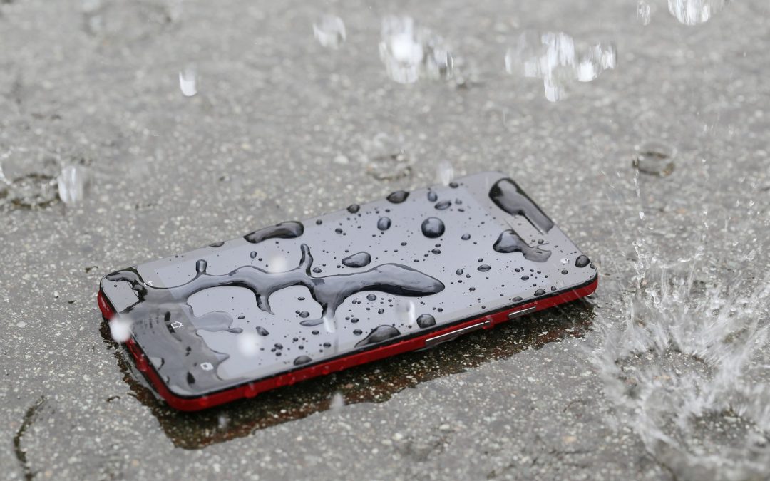 What to Do Immediately After Dropping Your Phone in Water